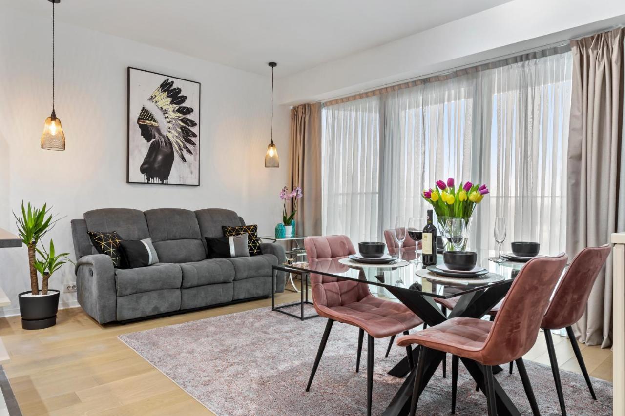 One Tower Apartment *
