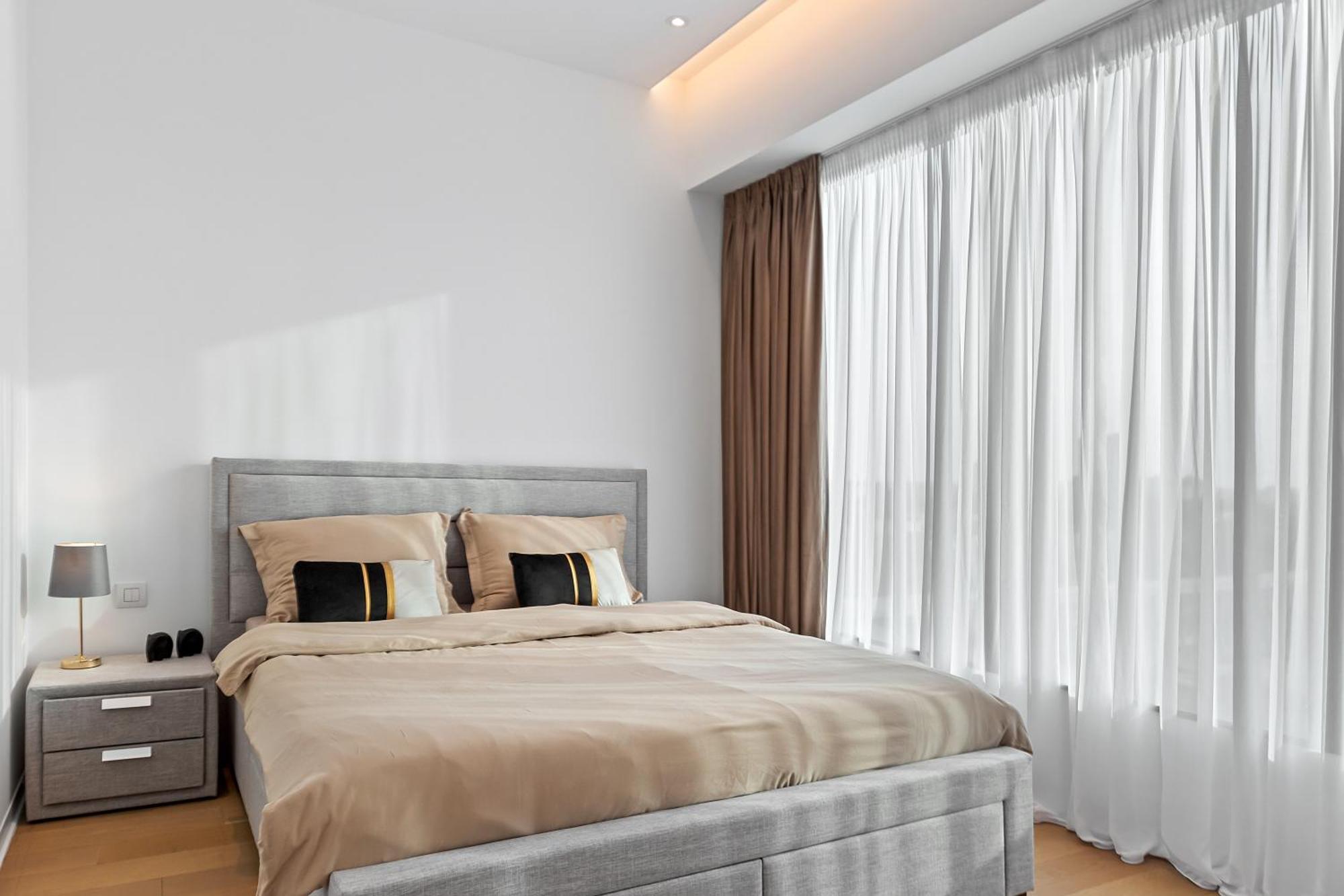 One Tower Apartment *