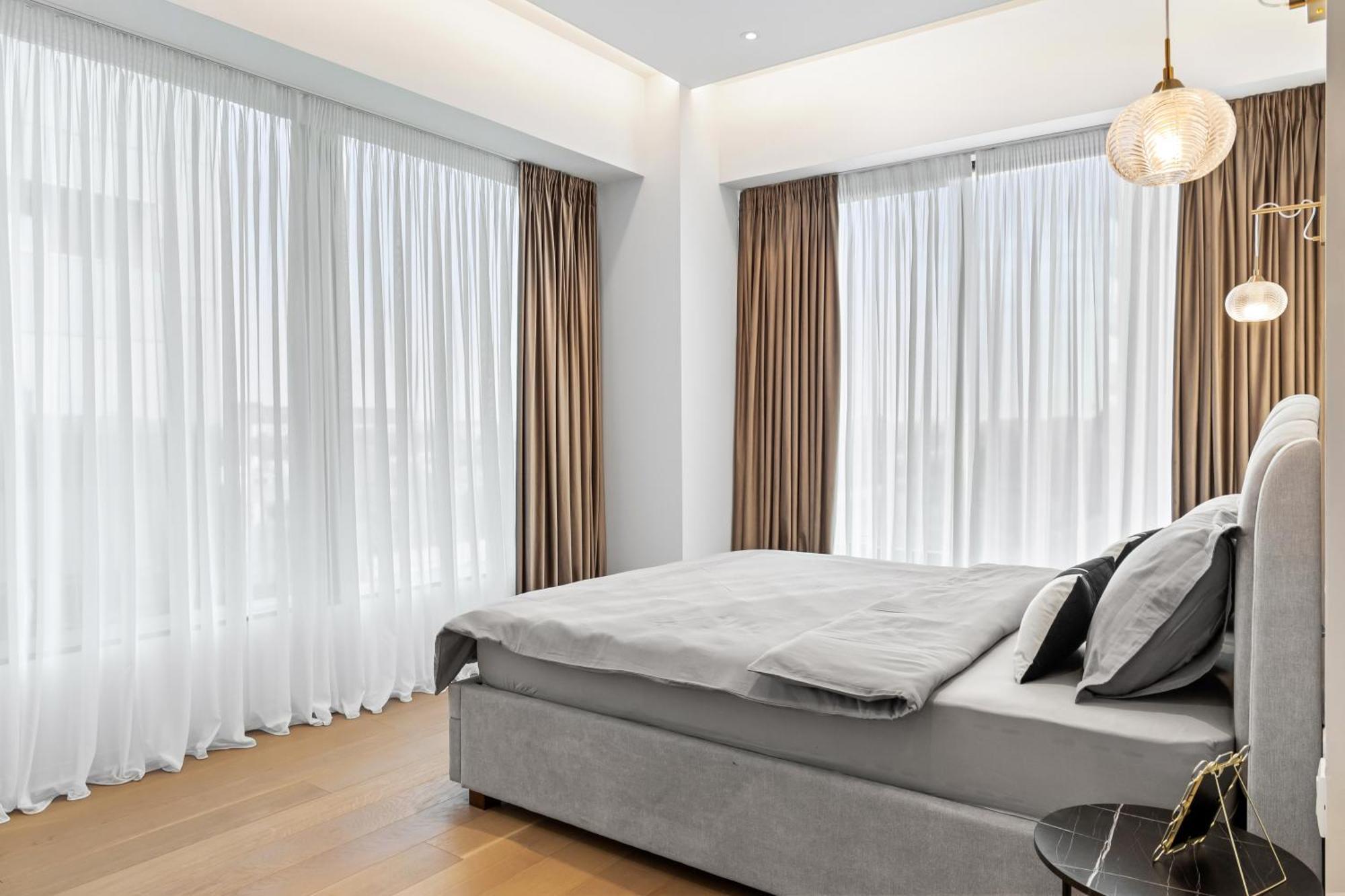 One Tower Apartment *