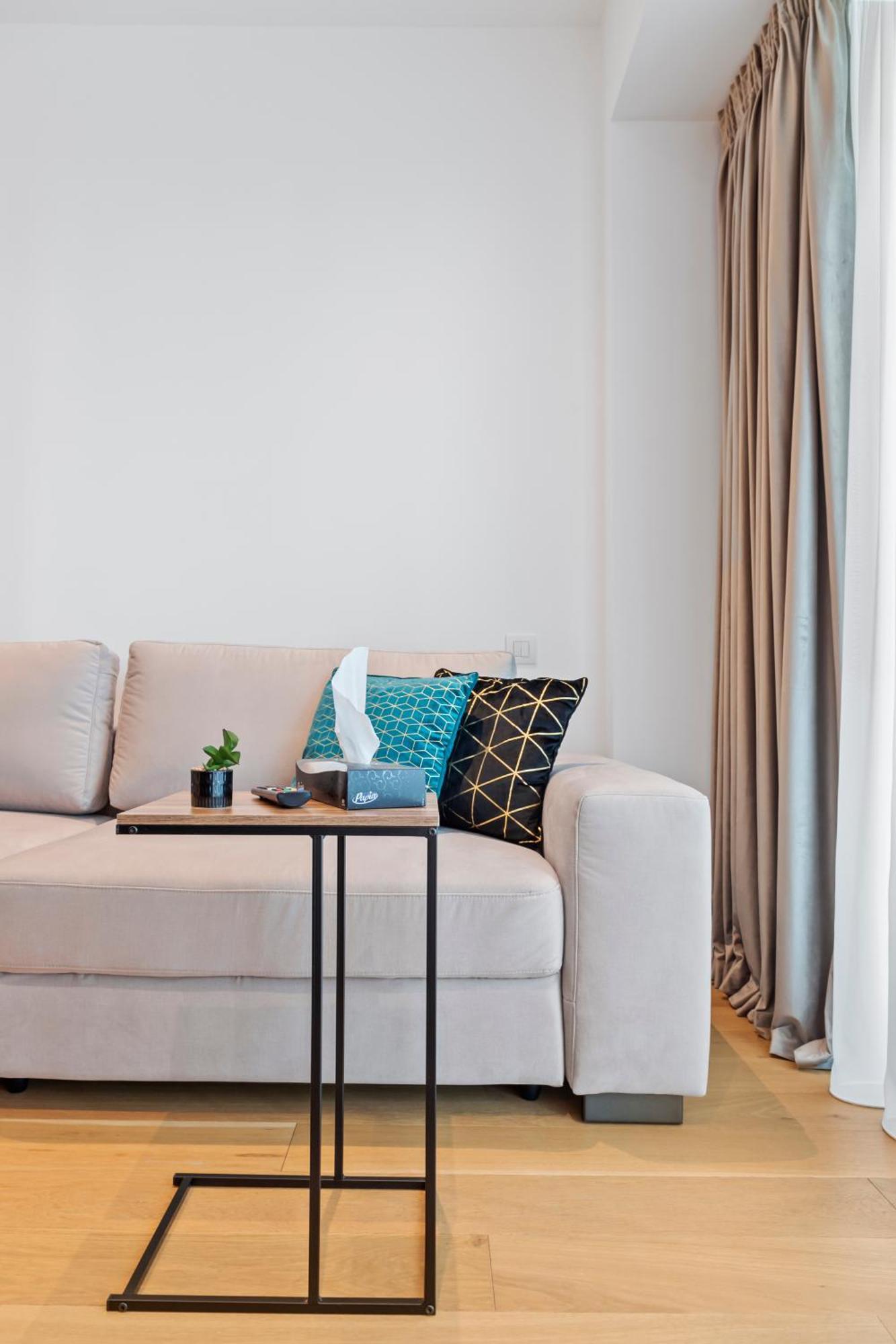 One Tower Apartment *